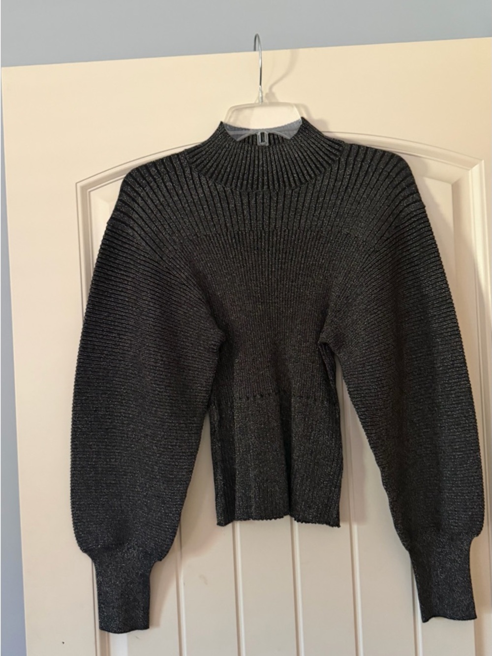 Women’s Dark Gray Ribbed Turtleneck Sweater with Balloon Sleeves